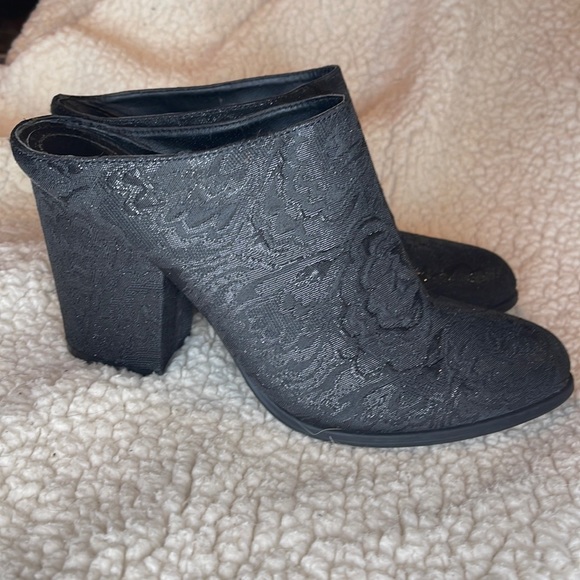 KENNETH COLE Womens Black Tap Dance Slip On Heeled Mules size 8.5 - Picture 1 of 14